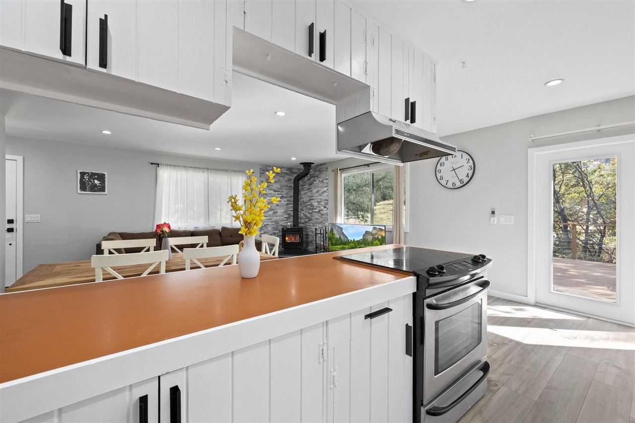 Detail Gallery Image 5 of 43 For 20472 Sherry Ln, Soulsbyville,  CA 95372 - 3 Beds | 2 Baths