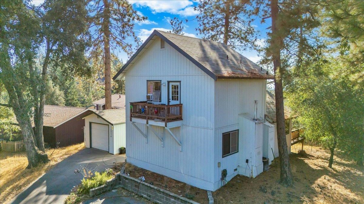 Detail Gallery Image 1 of 39 For 20334 Honey Ln, Tuolumne,  CA 95379 - 3 Beds | 2 Baths