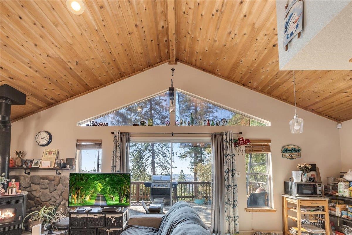 Detail Gallery Image 17 of 39 For 20334 Honey Ln, Tuolumne,  CA 95379 - 3 Beds | 2 Baths