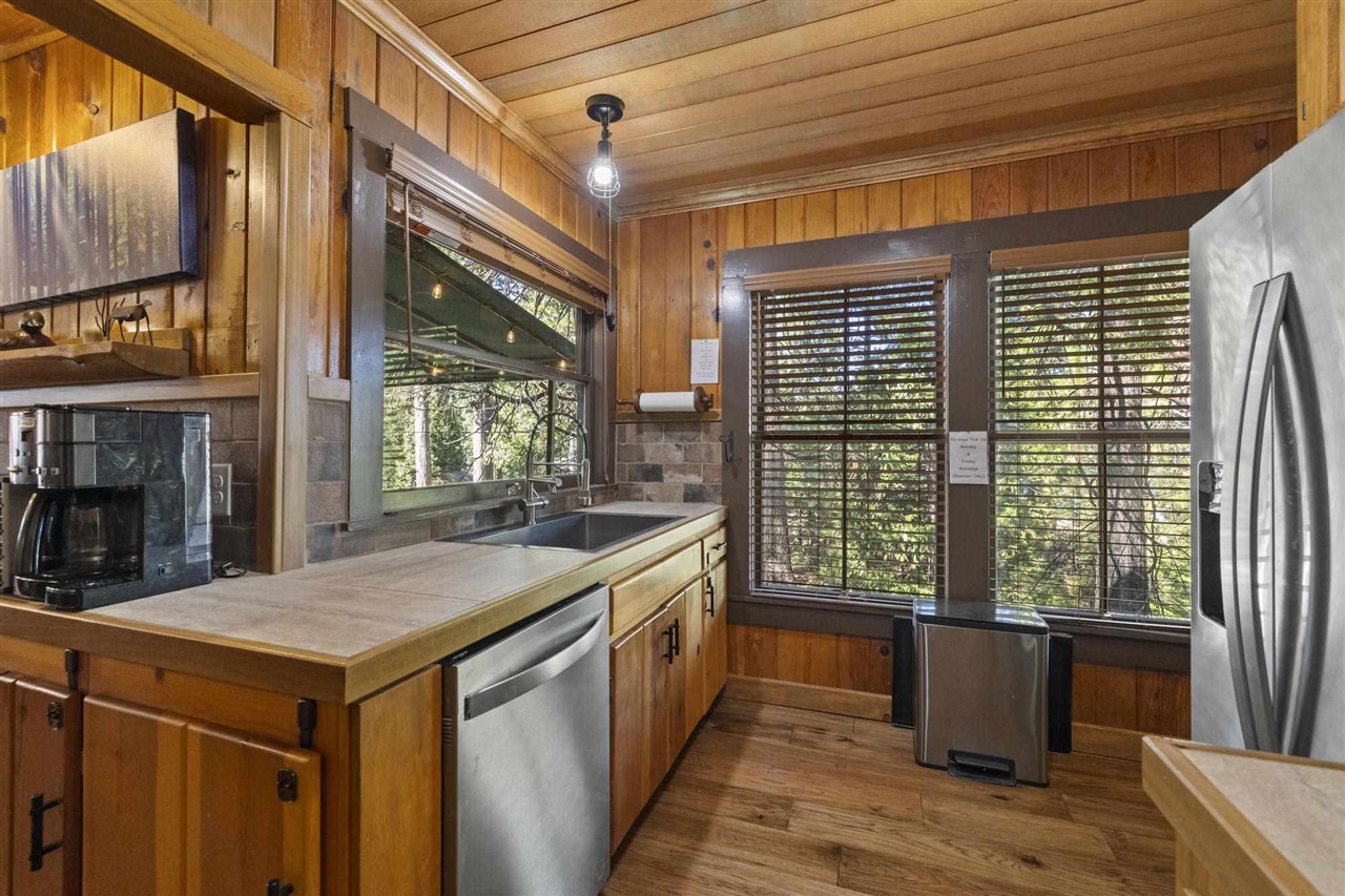 Detail Gallery Image 12 of 47 For 343 Lakeshore, Pinecrest,  CA 95364 - 2 Beds | 2 Baths