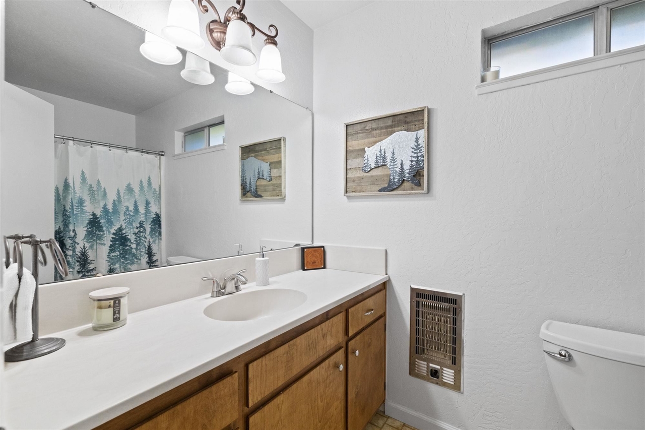 Detail Gallery Image 12 of 22 For 24021 Wakalu, Mi Wuk Village,  CA 95346 - 2 Beds | 2 Baths