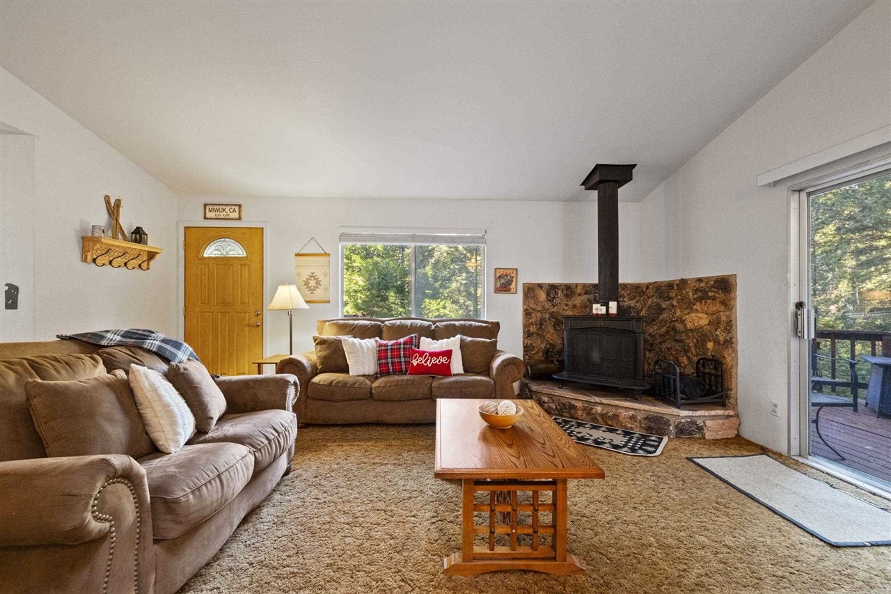 Detail Gallery Image 6 of 22 For 24021 Wakalu, Mi Wuk Village,  CA 95346 - 2 Beds | 2 Baths