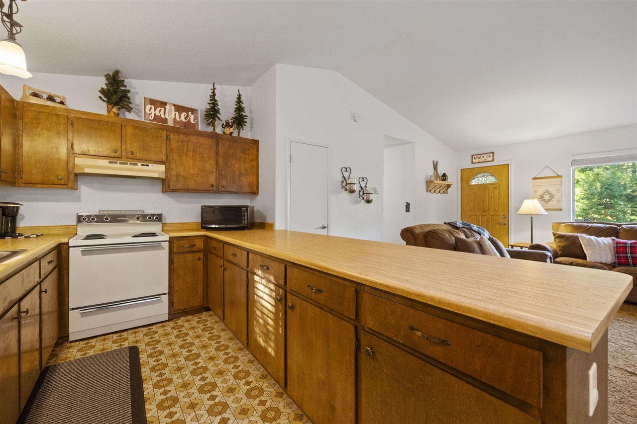Detail Gallery Image 8 of 22 For 24021 Wakalu, Mi Wuk Village,  CA 95346 - 2 Beds | 2 Baths