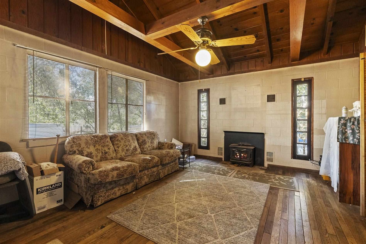 Detail Gallery Image 14 of 29 For 8675 Priest Coulterville Rd, Big Oak Flat,  CA 95305 - 3 Beds | 2 Baths