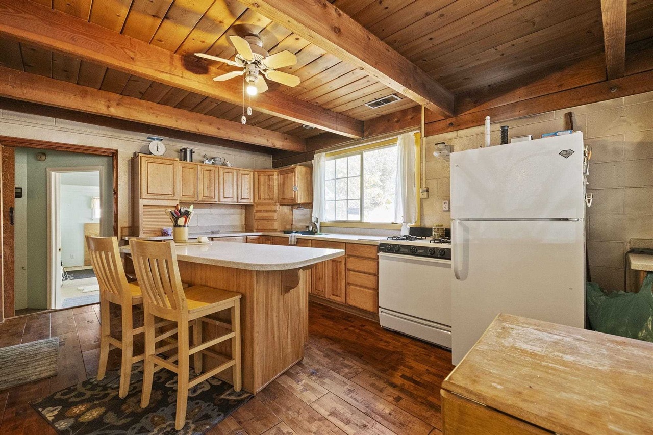Detail Gallery Image 3 of 29 For 8675 Priest Coulterville Rd, Big Oak Flat,  CA 95305 - 3 Beds | 2 Baths