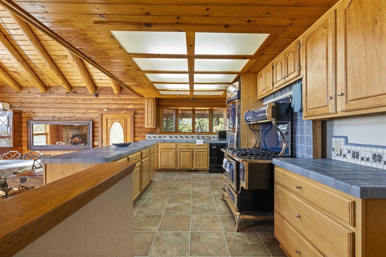 Detail Gallery Image 16 of 60 For 14799 Big Hill, Sonora,  CA 95370-0000 - 4 Beds | 3 Baths