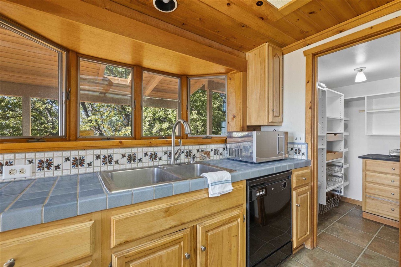 Detail Gallery Image 18 of 60 For 14799 Big Hill, Sonora,  CA 95370-0000 - 4 Beds | 3 Baths