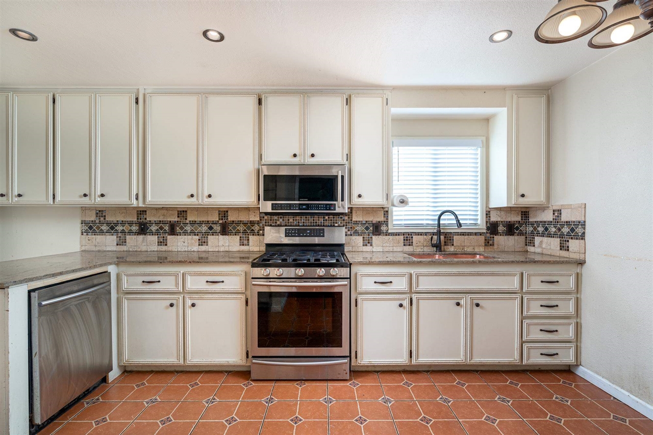 Detail Gallery Image 1 of 1 For 18435 Oak, Tuolumne,  CA 95379 - 4 Beds | 2 Baths