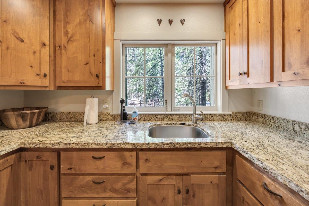 Detail Gallery Image 11 of 35 For 226 Sugar Pine, Pinecrest,  CA 95364 - 3 Beds | 1/1 Baths