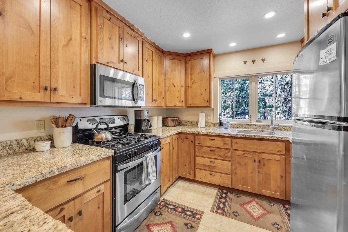 Detail Gallery Image 12 of 35 For 226 Sugar Pine, Pinecrest,  CA 95364 - 3 Beds | 1/1 Baths