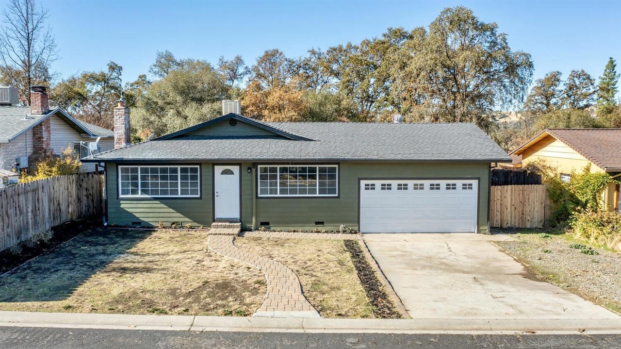 Detail Gallery Image 1 of 1 For 17846 Black Bart, Jamestown,  CA 95327 - 4 Beds | 2 Baths