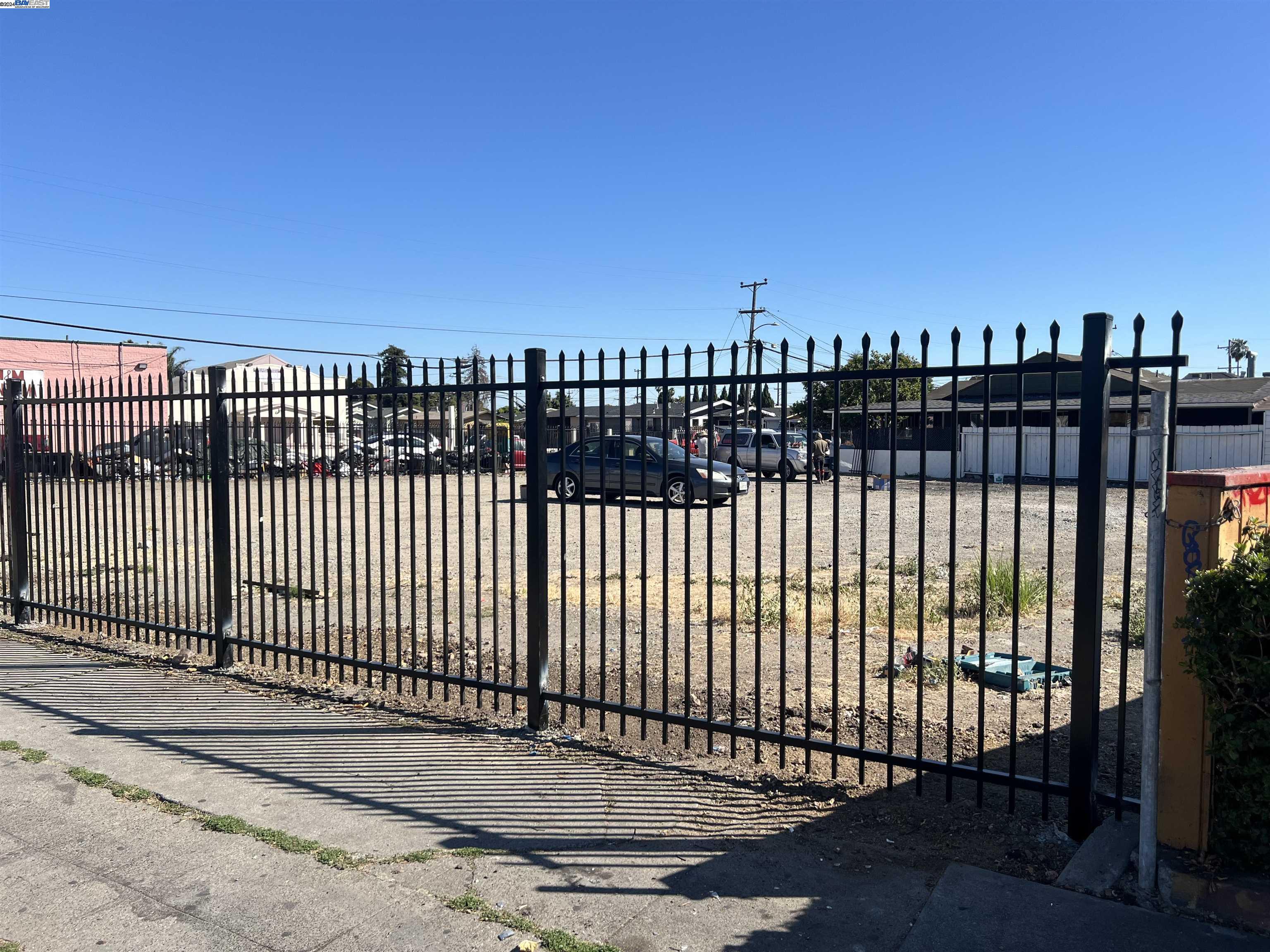 Detail Gallery Image 4 of 8 For 7025 International Blvd, Oakland,  CA 94621 - – Beds | – Baths