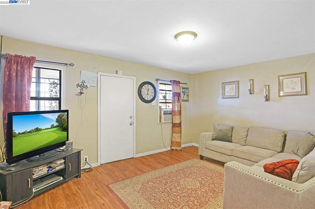 3706 W 11th St, Tracy, CA 95304 2 Beds 1 Baths (Expired