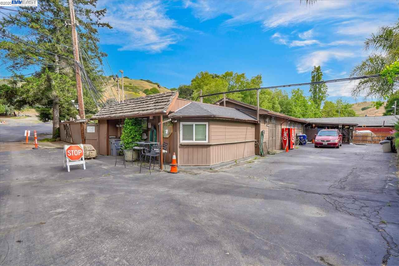For Sale 8000 Crow Canyon Rd., Castro Valley, CA 94552 3 Beds / 3