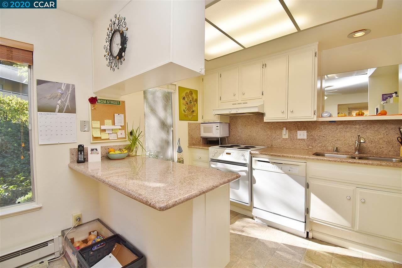 Detail Gallery Image 1 of 1 For 3317 Tice Creek Dr #2,  Walnut Creek,  CA 94595 - 1 Beds | 1 Baths