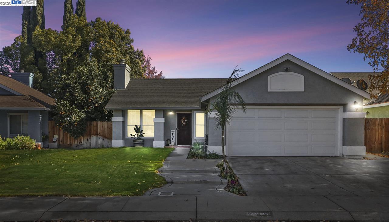 Detail Gallery Image 1 of 1 For 2444 Old Del Monte St, Stockton,  CA 95206 - 3 Beds | 2 Baths