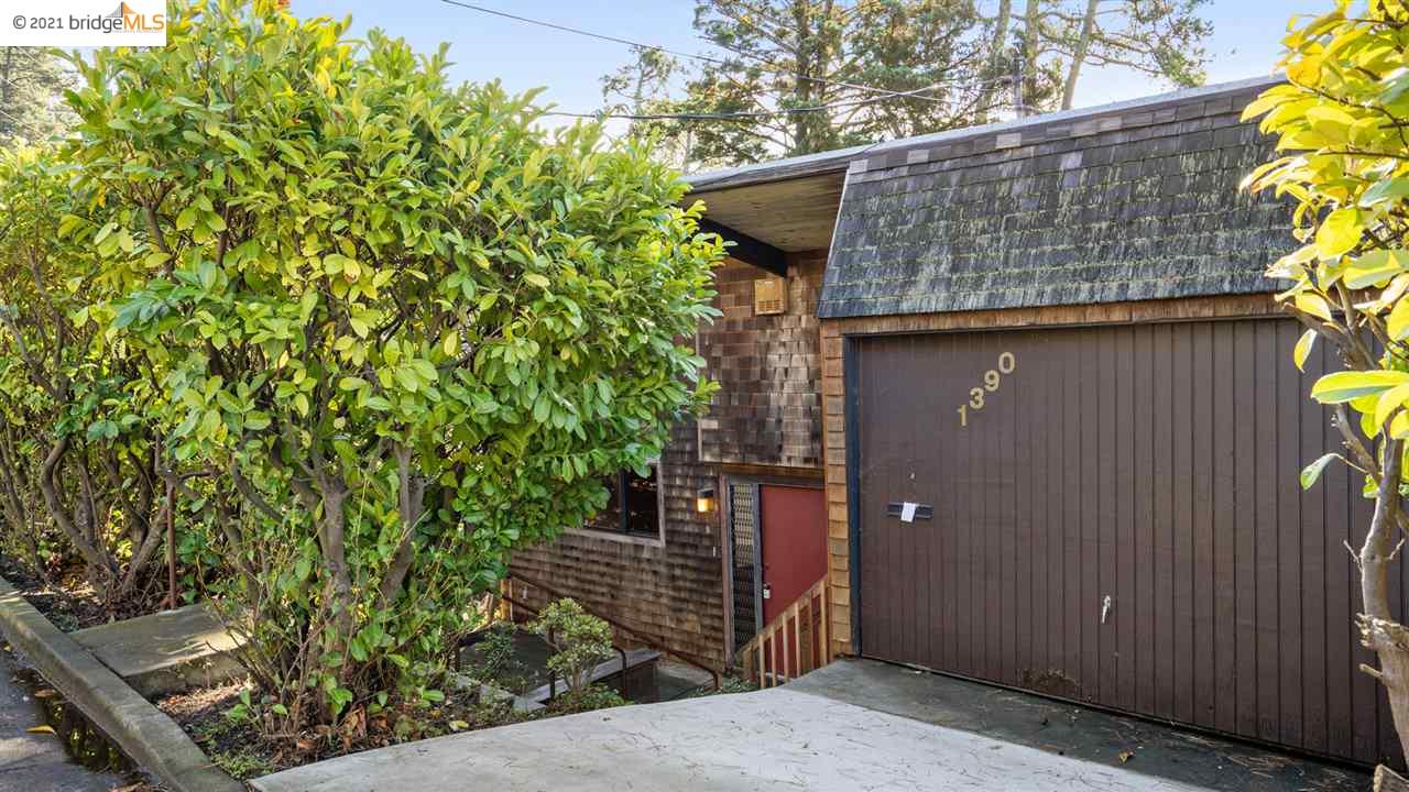 Detail Gallery Image 1 of 1 For 1390 Summit Rd, Berkeley,  CA 94708 - 3 Beds | 2 Baths