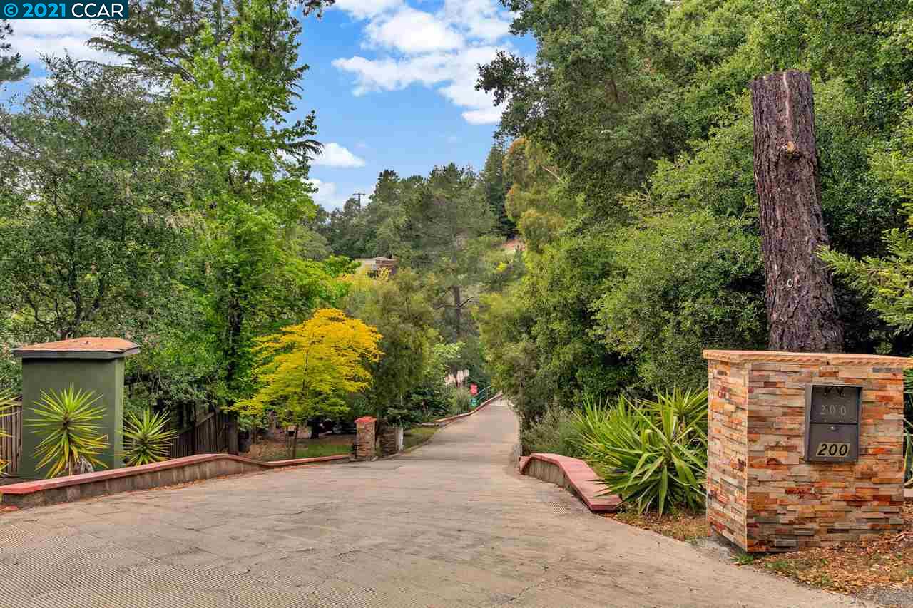 Detail Gallery Image 1 of 1 For 200 Hall Dr, Orinda,  CA 94563 - 5 Beds | 3/1 Baths
