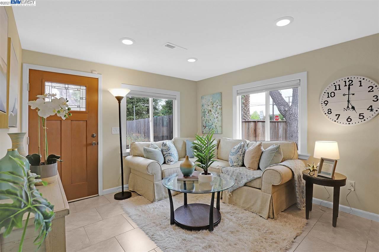 Detail Gallery Image 1 of 1 For 22716 4th St, Hayward,  CA 94541 - 3 Beds | 2 Baths