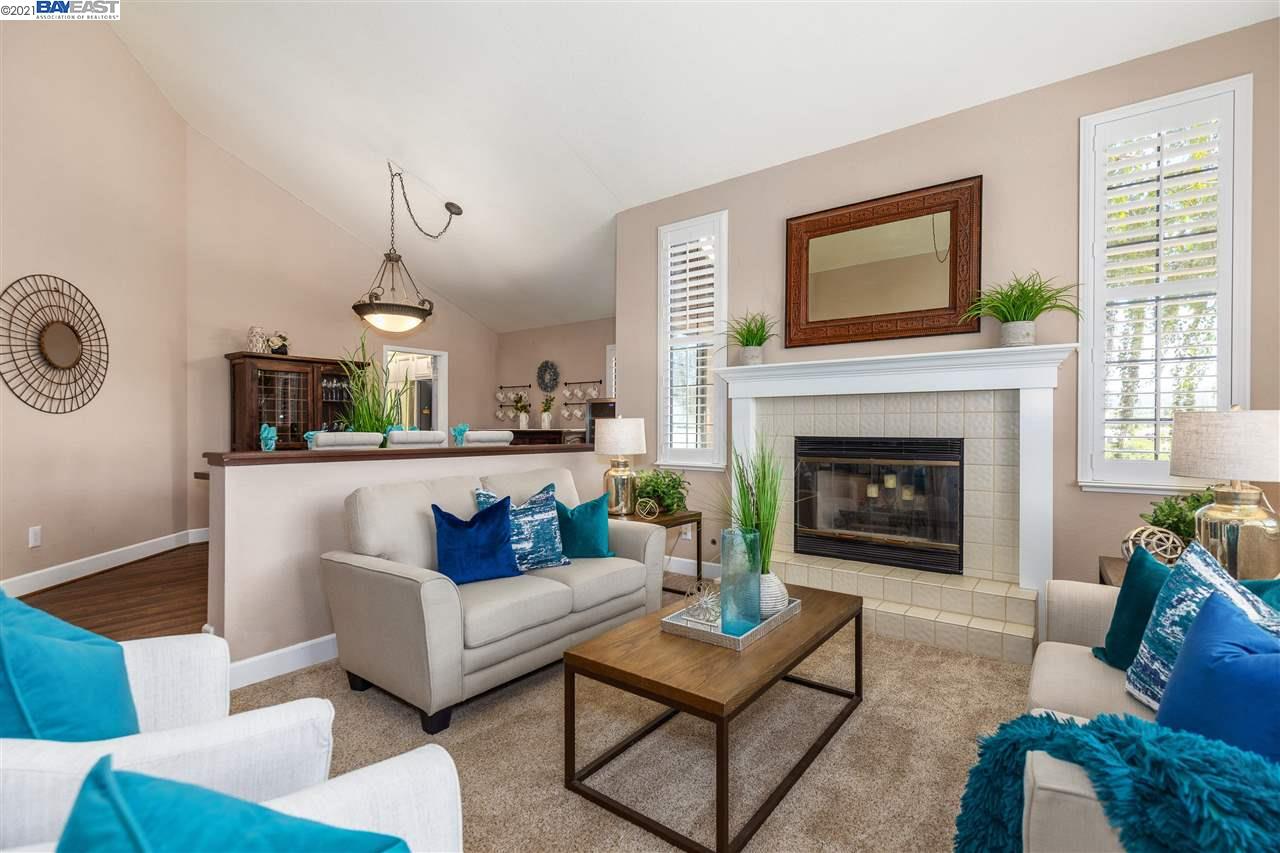Detail Gallery Image 1 of 1 For 11302 Rolling Hills Dr, Dublin,  CA 94568 - 4 Beds | 2/1 Baths
