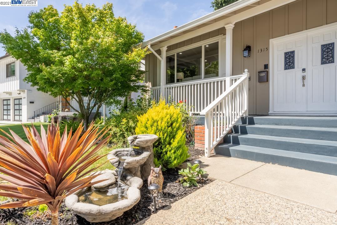 Detail Gallery Image 1 of 1 For 1315 Dunnock Way, Sunnyvale,  CA 94087 - 5 Beds | 3/1 Baths