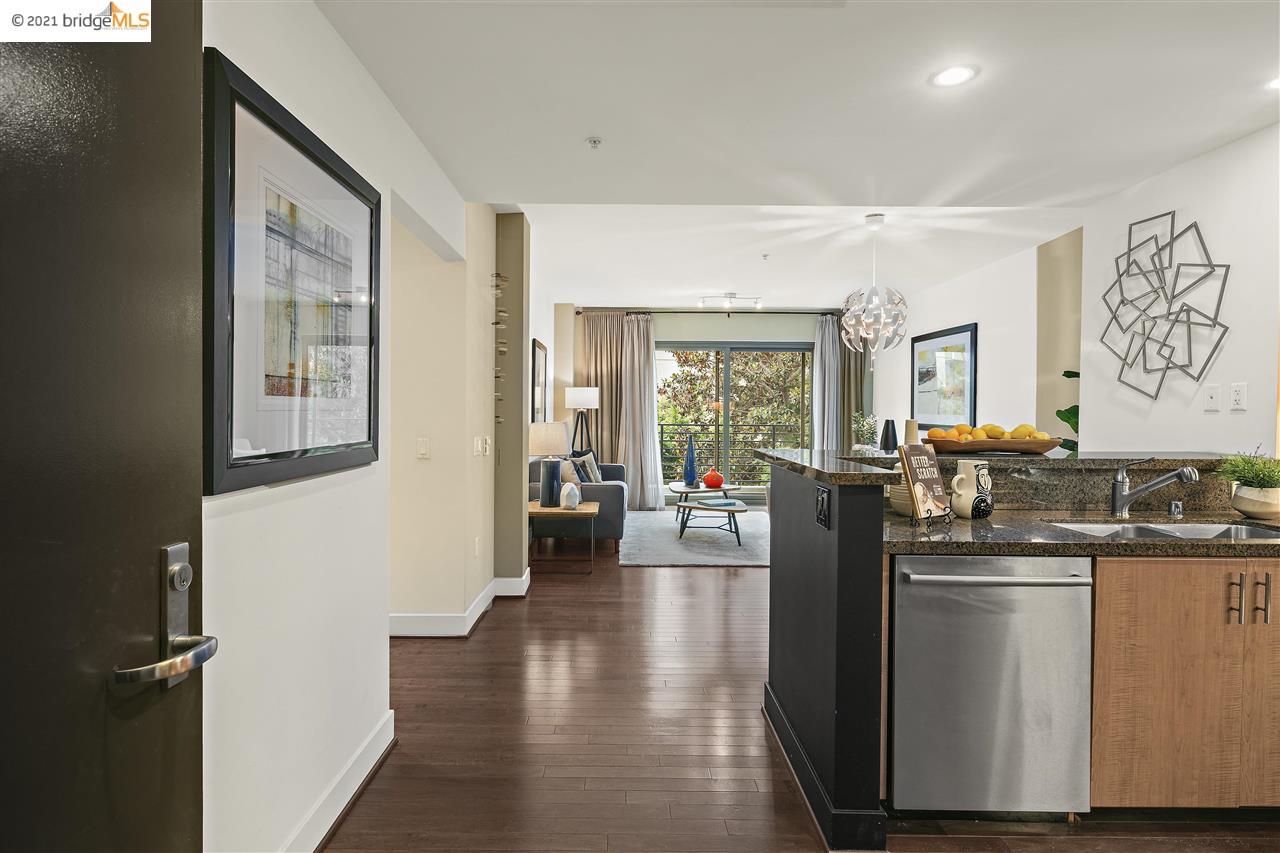 Detail Gallery Image 1 of 1 For 438 W Grand Ave #530,  Oakland,  CA 94612 - 2 Beds | 2 Baths