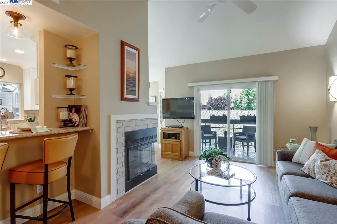 Detail Gallery Image 1 of 1 For 7595 Canyon Meadow Cir #D,  Pleasanton,  CA 94588 - 2 Beds | 2 Baths