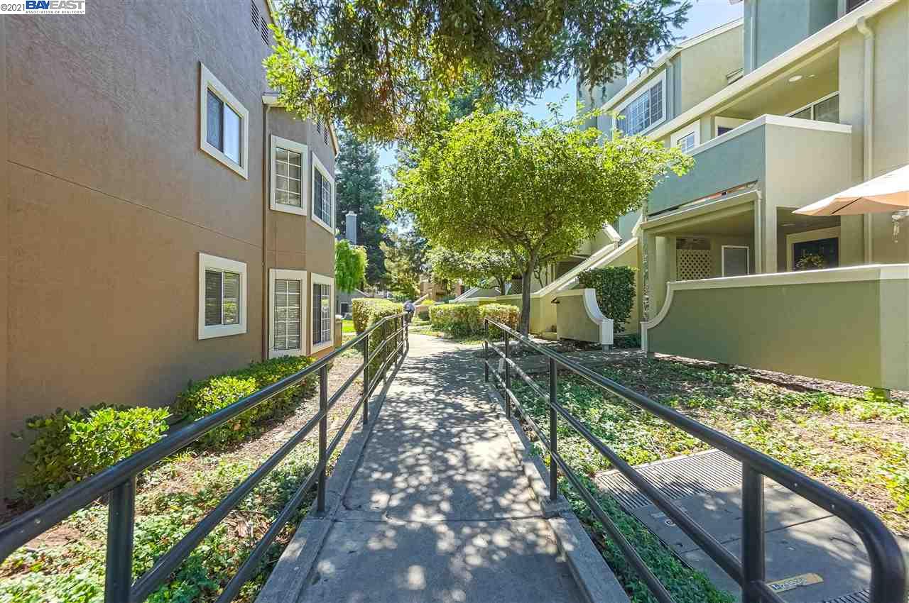 21 Crystal Gate Ct, Hayward, CA 94544 2 Beds 2/1 Baths