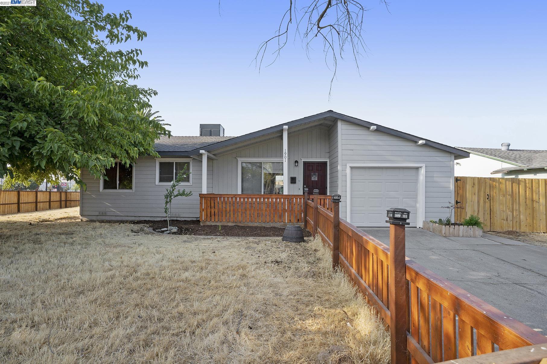 Detail Gallery Image 1 of 1 For 1901 Middleberry Rd, Sacramento,  CA 95815 - 4 Beds | 2 Baths