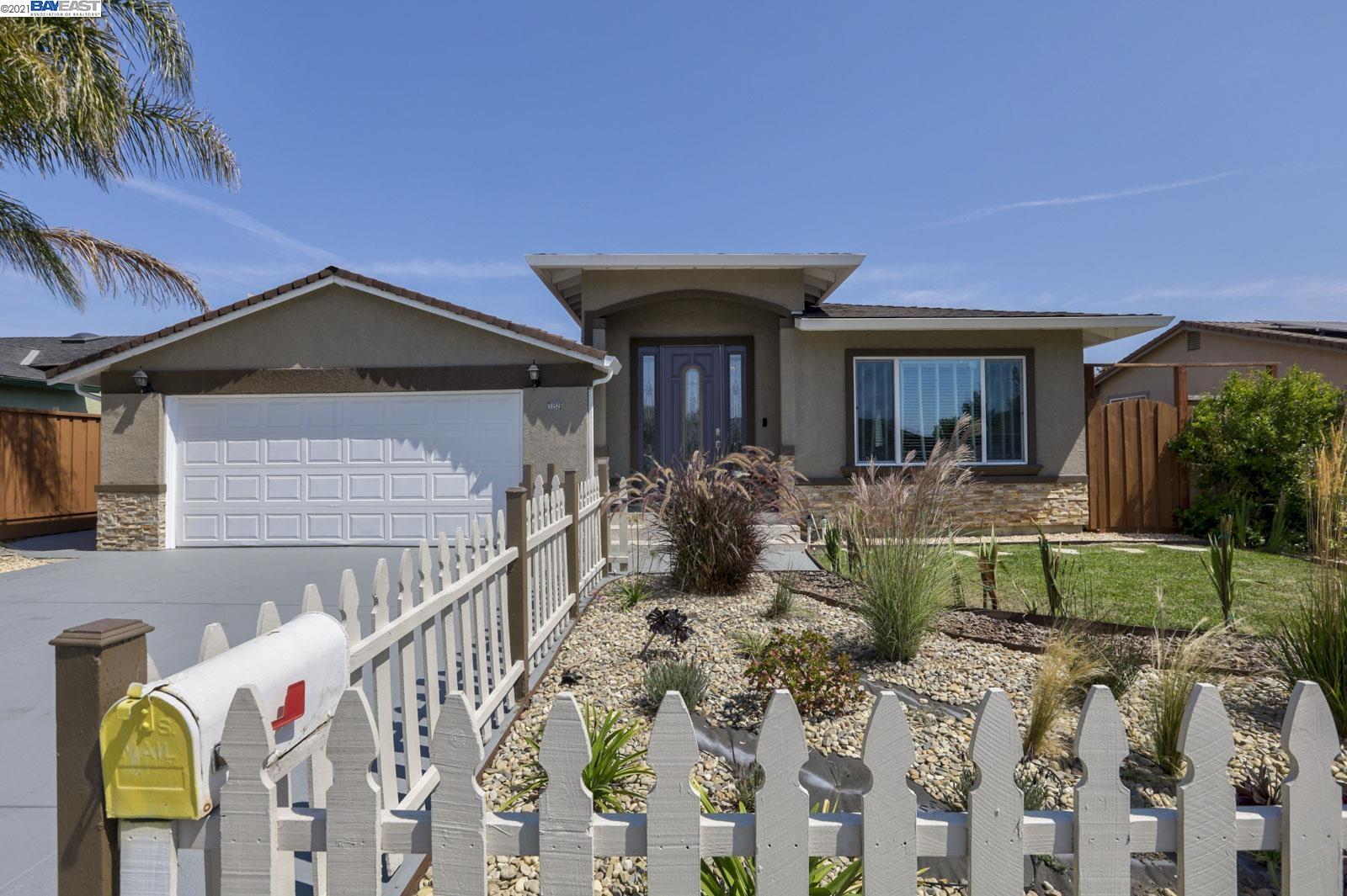 Detail Gallery Image 1 of 1 For 32529 Christine Dr, Union City,  CA 94587 - 3 Beds | 2 Baths