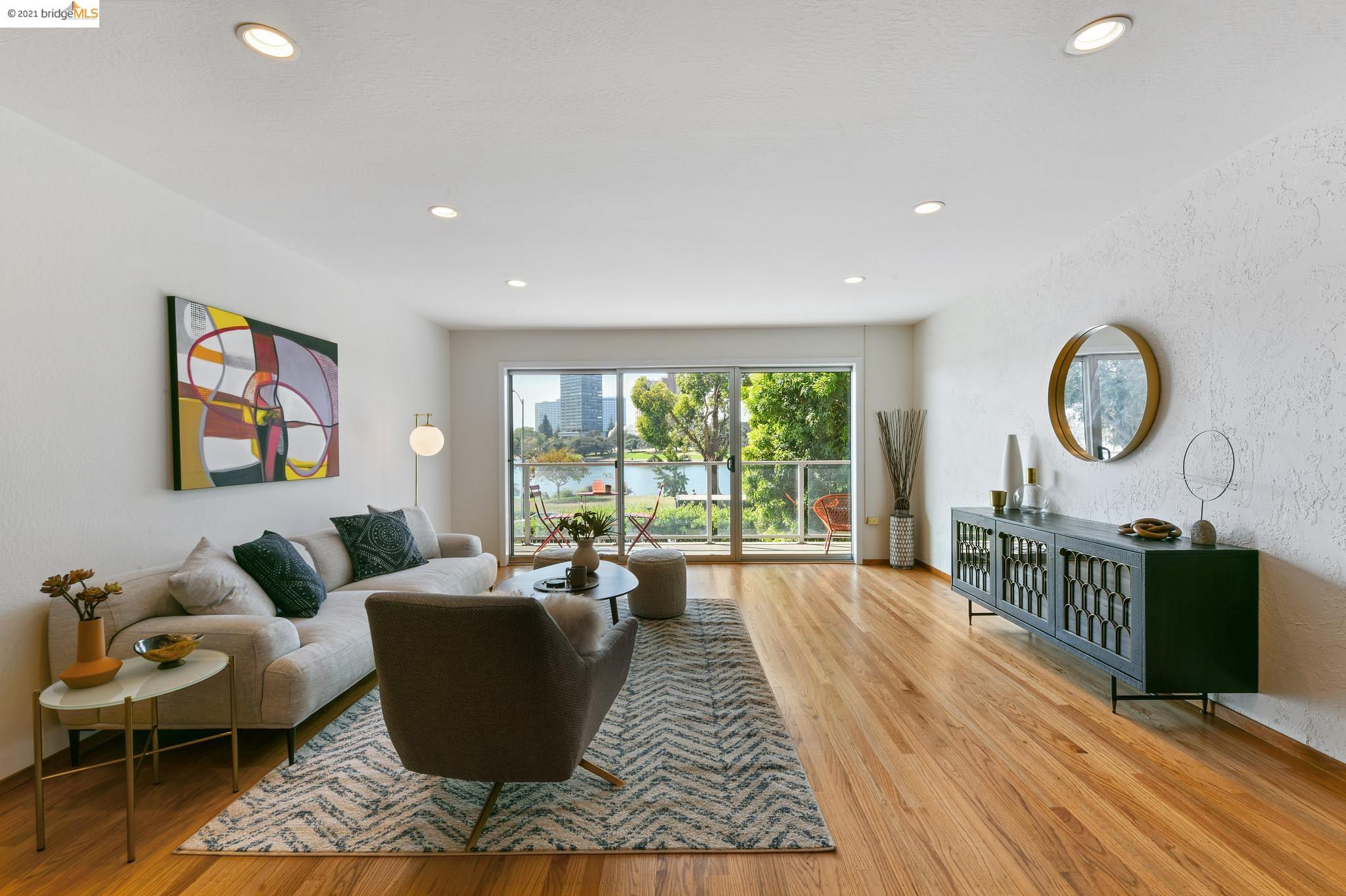 Detail Gallery Image 1 of 1 For 2316 Lakeshore Ave #1,  Oakland,  CA 94606 - 2 Beds | 2 Baths