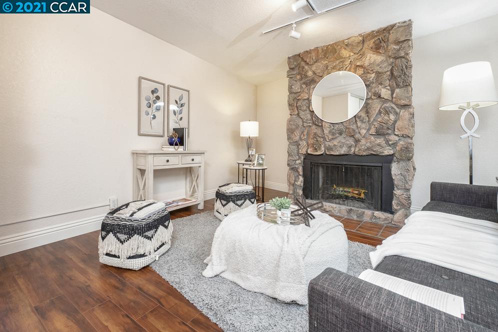 Detail Gallery Image 1 of 1 For 6211 Telegraph Ave #21,  Oakland,  CA 94609 - 3 Beds | 2 Baths
