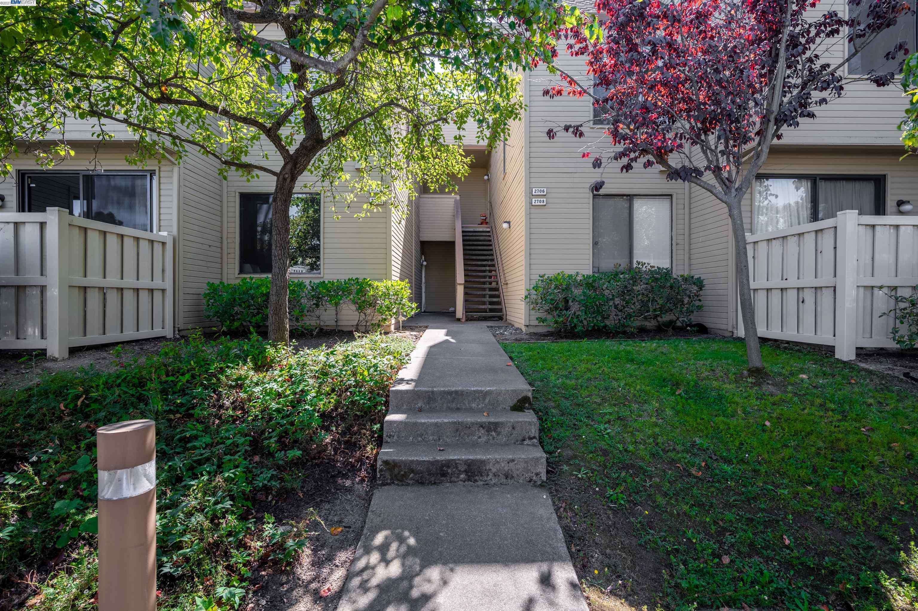 Detail Gallery Image 1 of 1 For 2706 East Ct, Richmond,  CA 94806 - 2 Beds | 2 Baths