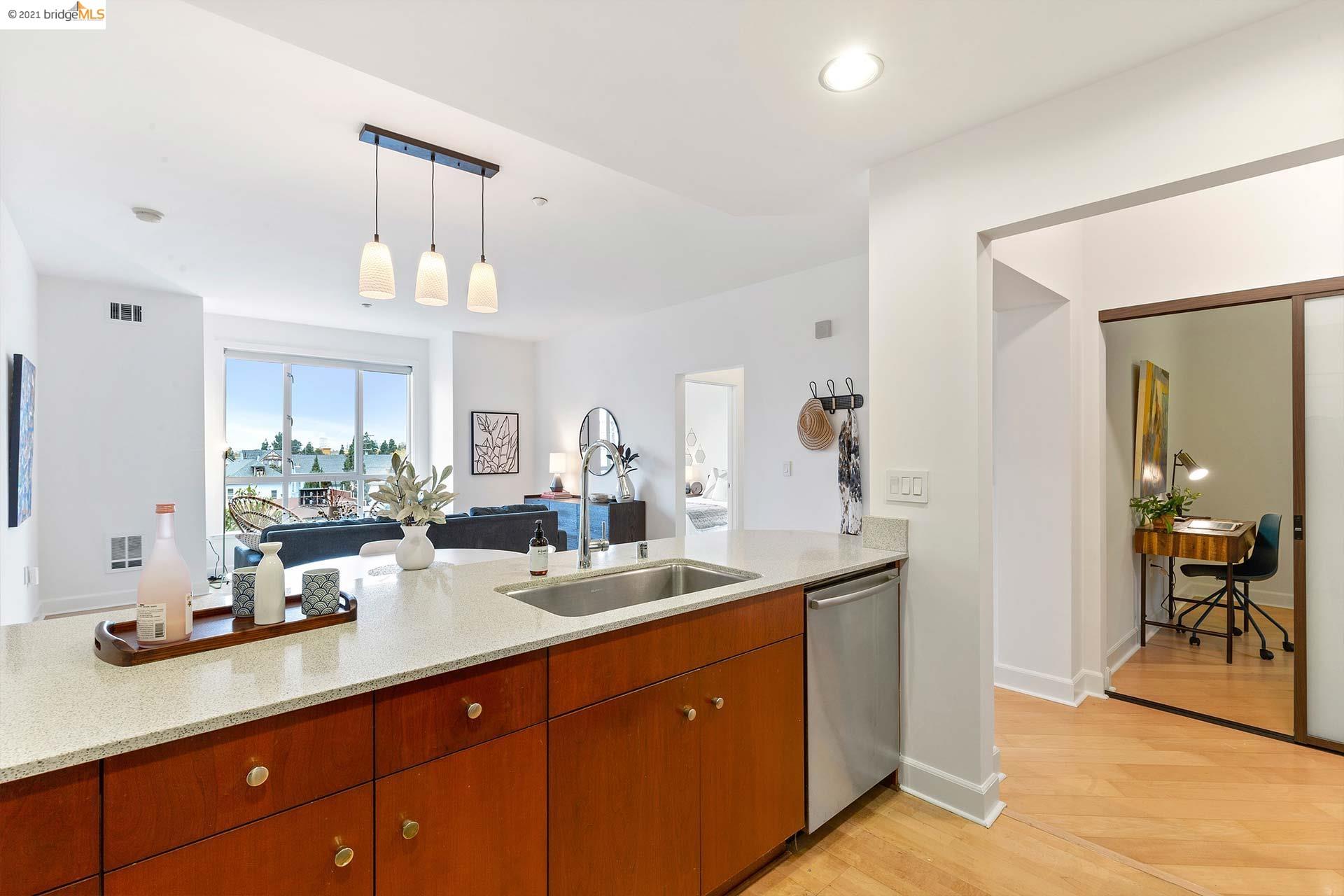 Detail Gallery Image 1 of 1 For 585 9th St #443,  Oakland,  CA 94607 - 2 Beds | 2 Baths