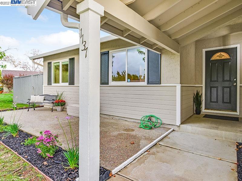 Detail Gallery Image 1 of 1 For 1137 Crystal Cir, Livermore,  CA 94550 - 5 Beds | 2 Baths