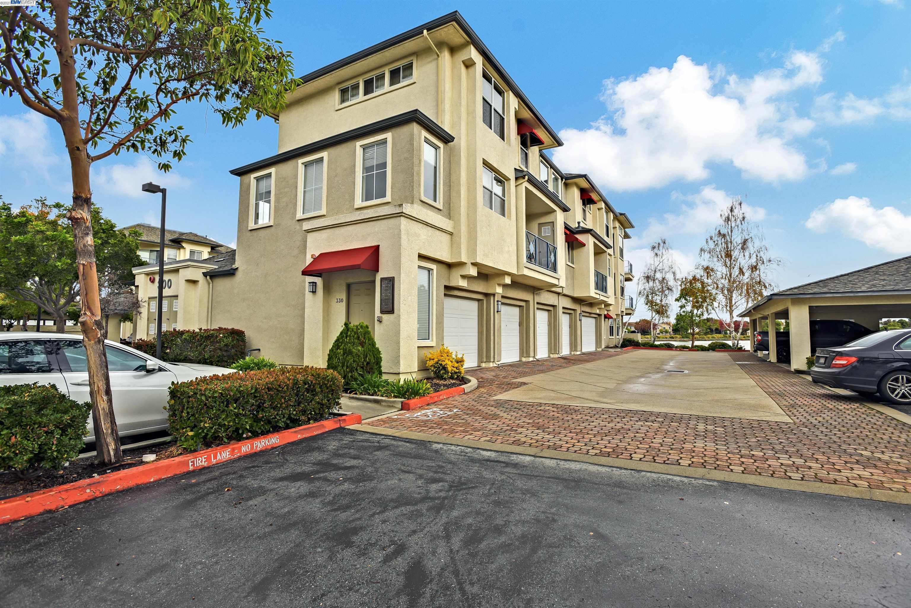 Detail Gallery Image 1 of 1 For 300 Baltic Cir #330,  Redwood City,  CA 94065 - 2 Beds | 2/1 Baths