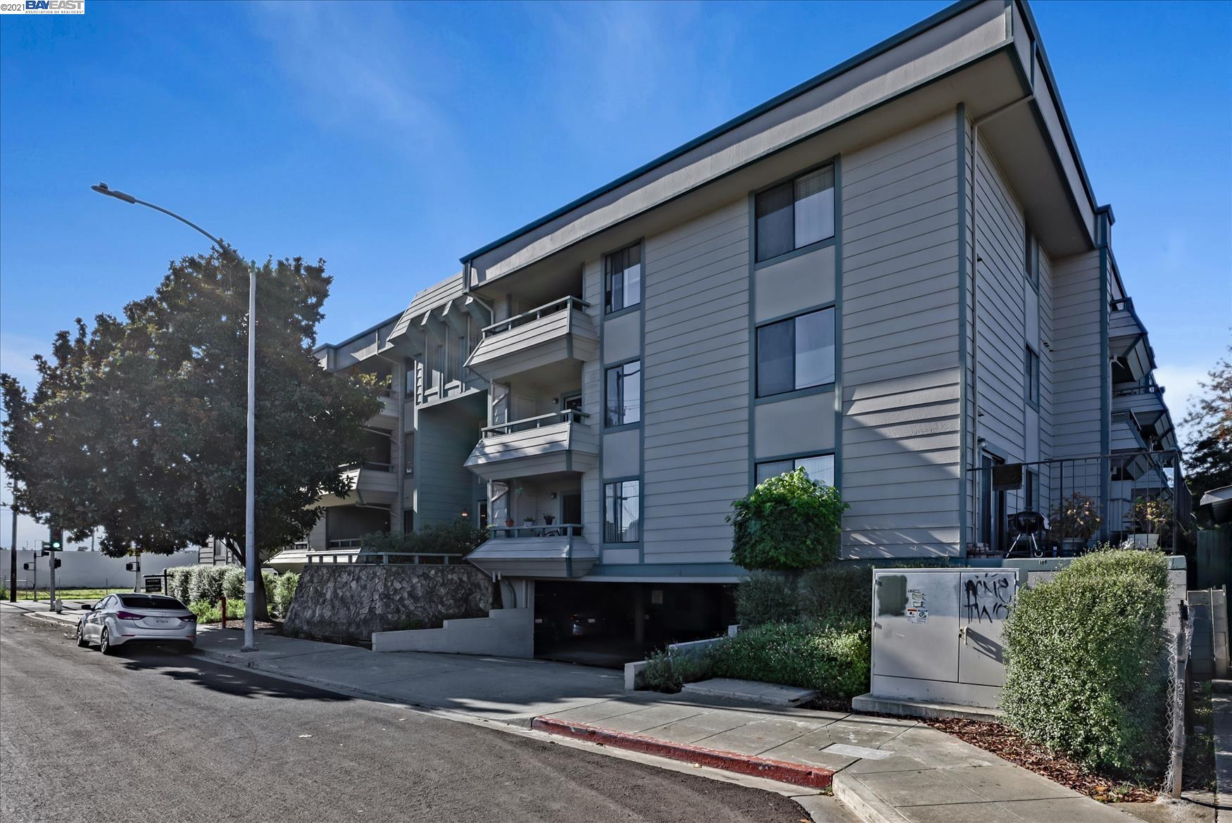 Detail Gallery Image 1 of 1 For 2077 Washington Ave #105,  San Leandro,  CA 94577 - 1 Beds | 1 Baths