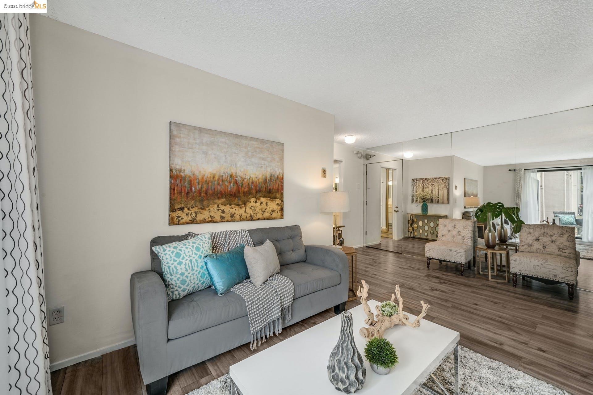 Detail Gallery Image 1 of 1 For 5 Admiral Drive #213,  Emeryville,  CA 94608 - 1 Beds | 1 Baths