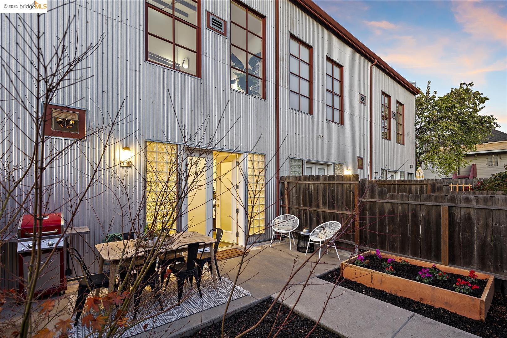 Detail Gallery Image 1 of 1 For 3110 Adeline St #124,  Oakland,  CA 94608 - 1 Beds | 2 Baths