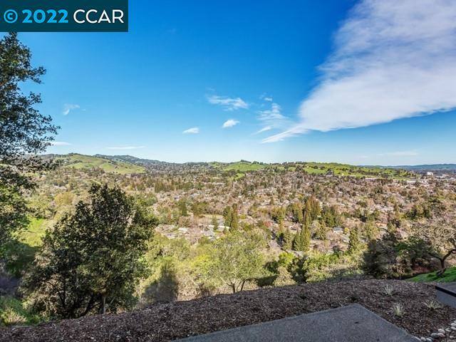 Update Kentfield model with spectacular, sweeping views!  Updated kitchen with granite counters and skylight, updated bathrooms, skylight in primary ensuite.