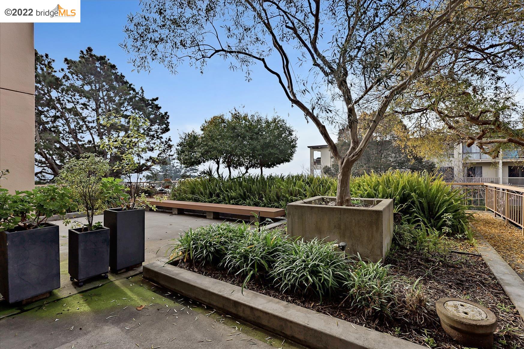 Detail Gallery Image 1 of 1 For 2 Commodore Dr #D271,  Emeryville,  CA 94608 - 1 Beds | 1 Baths
