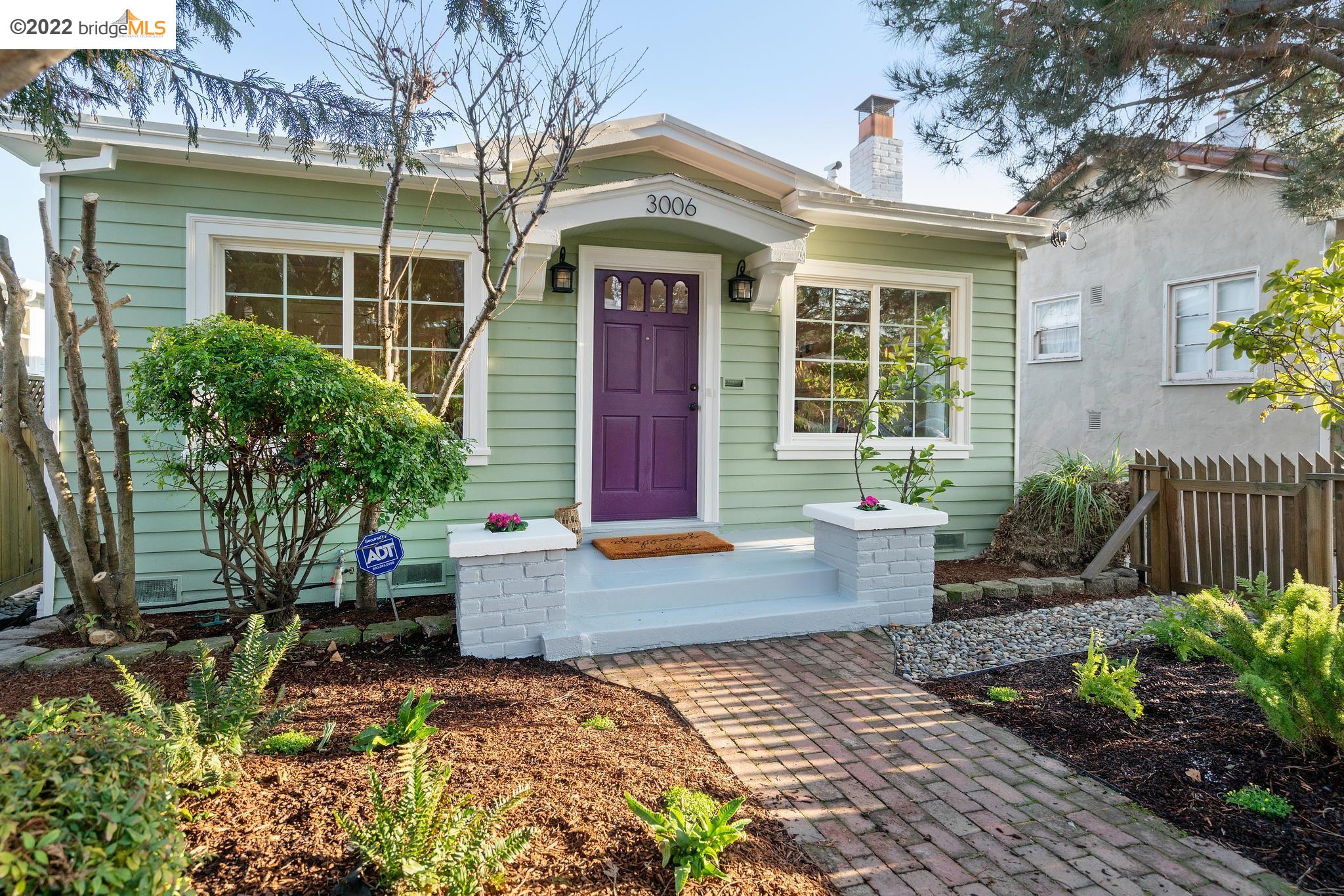 Photo of 3006 Morcom Ave in Oakland, CA