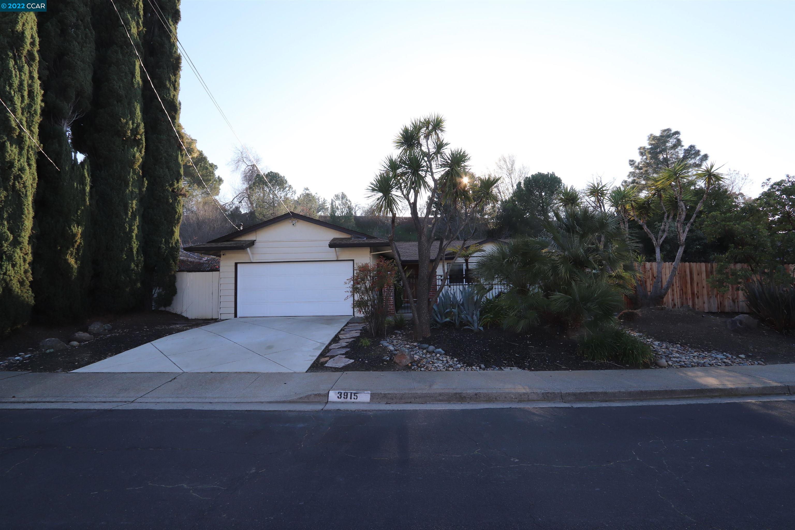 Photo of 3915 Bayview Cir in Concord, CA