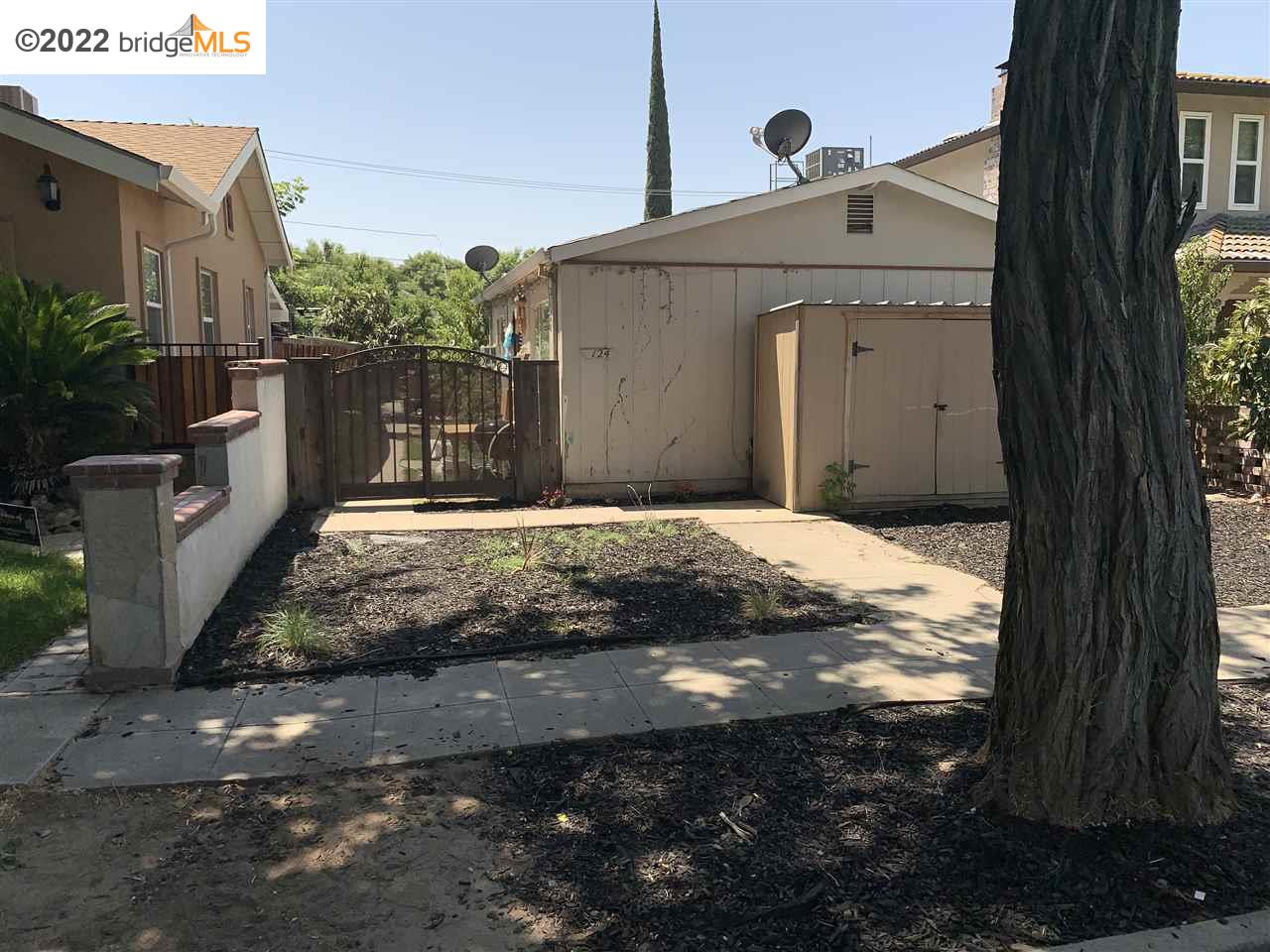 Detail Gallery Image 1 of 1 For 124 W 8th St #A,  Tracy,  CA 95376 - 2 Beds | 1 Baths