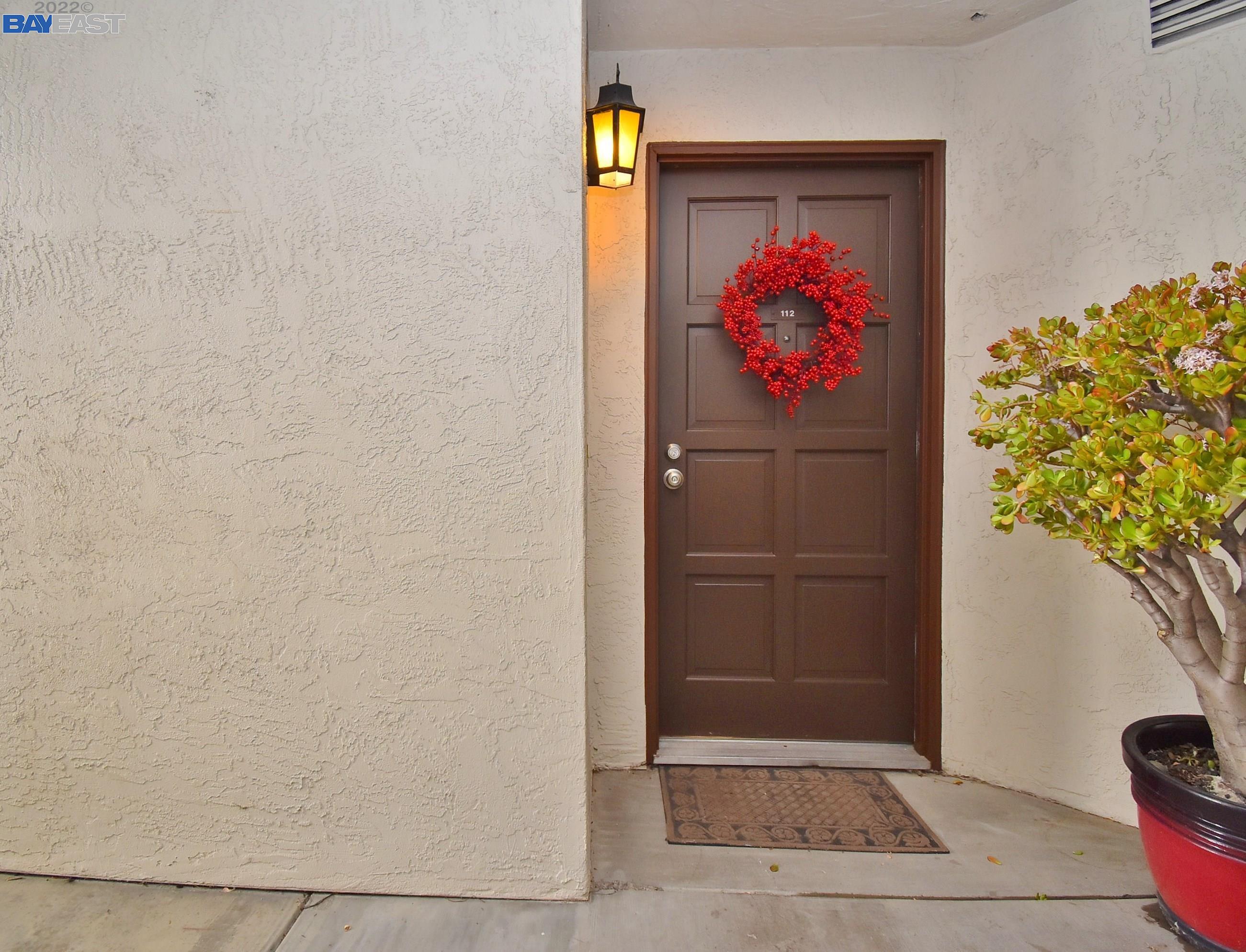 Detail Gallery Image 1 of 1 For 21100 Gary Dr #112,  Hayward,  CA 94546 - 3 Beds | 2 Baths