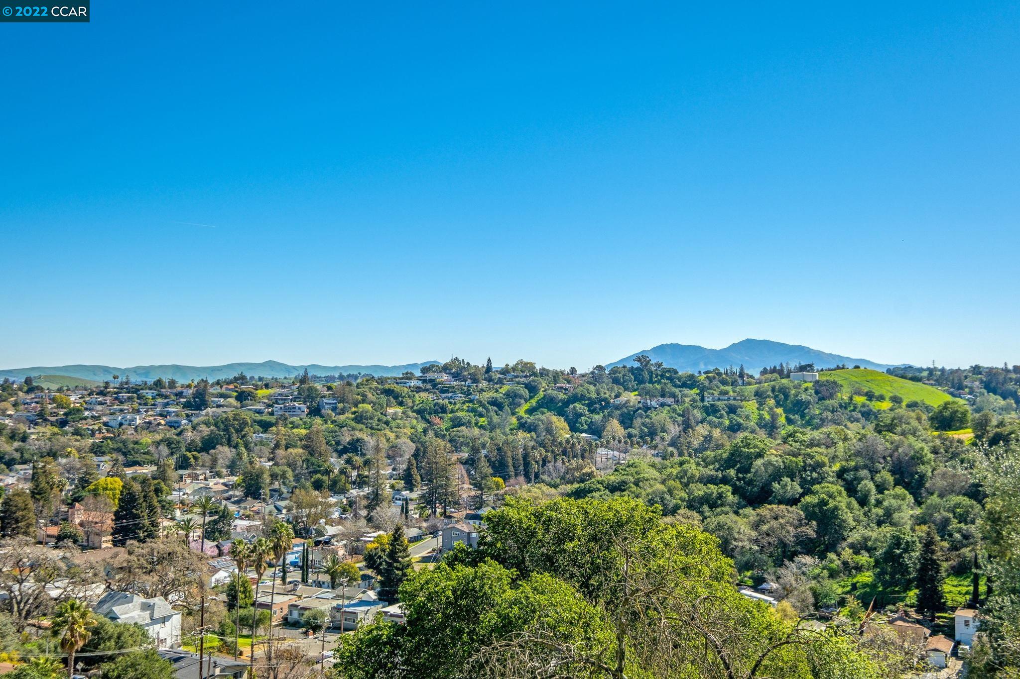 Photo of 10 W Park St in Martinez, CA