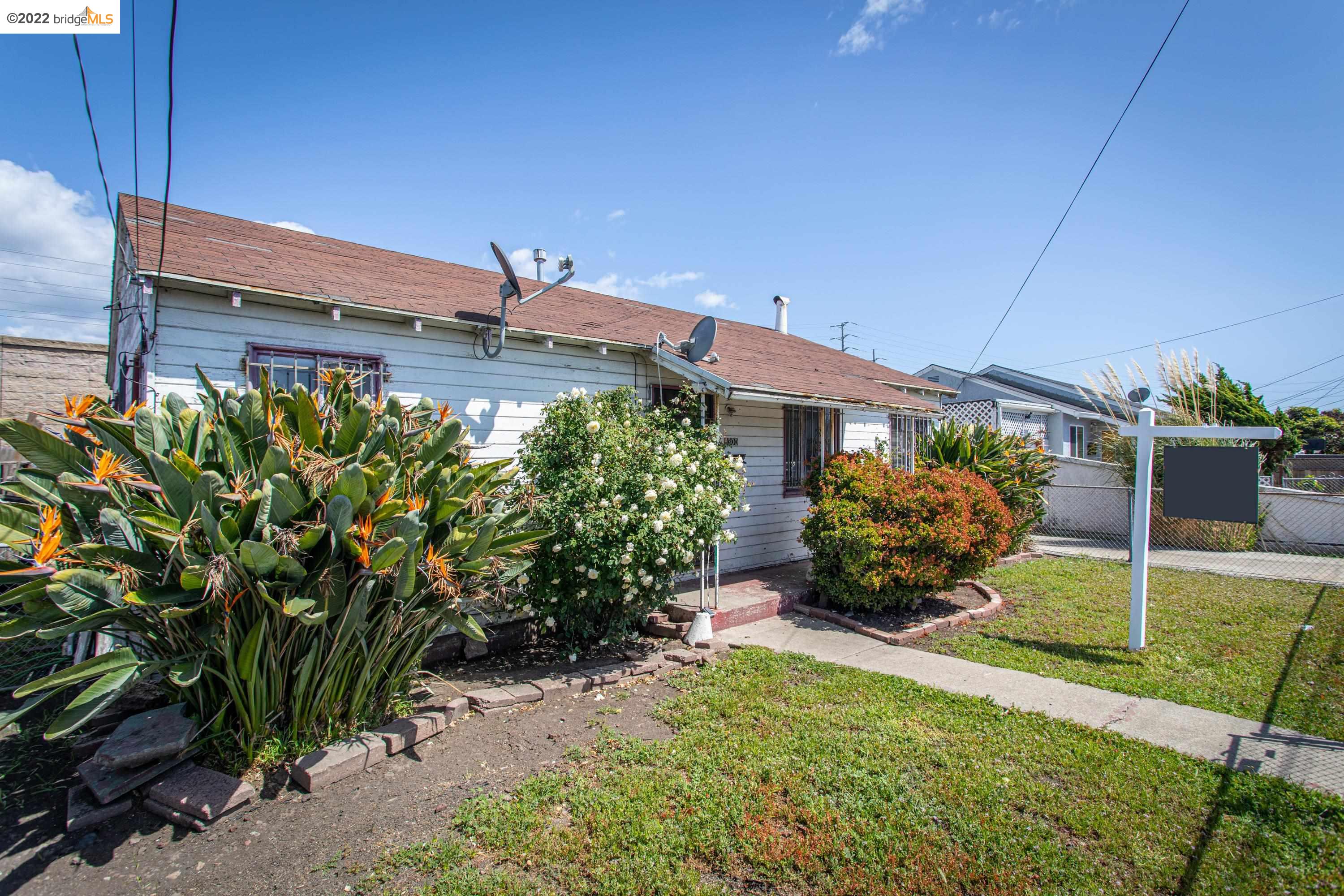 Detail Gallery Image 1 of 1 For 9300 Coral Rd, Oakland,  CA 94603 - 3 Beds | 1 Baths