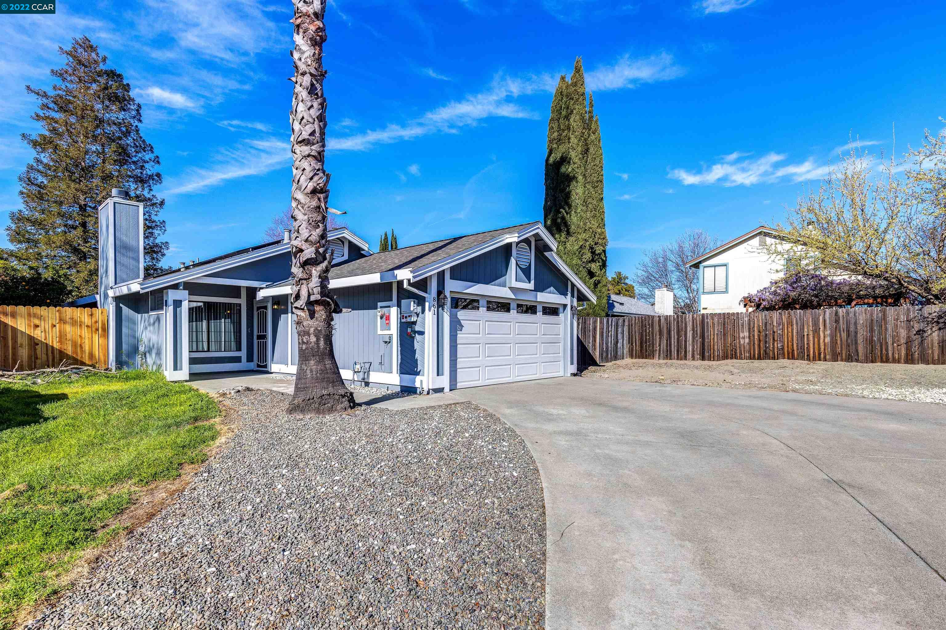 Photo of 861 Cameron Ct in Vacaville, CA