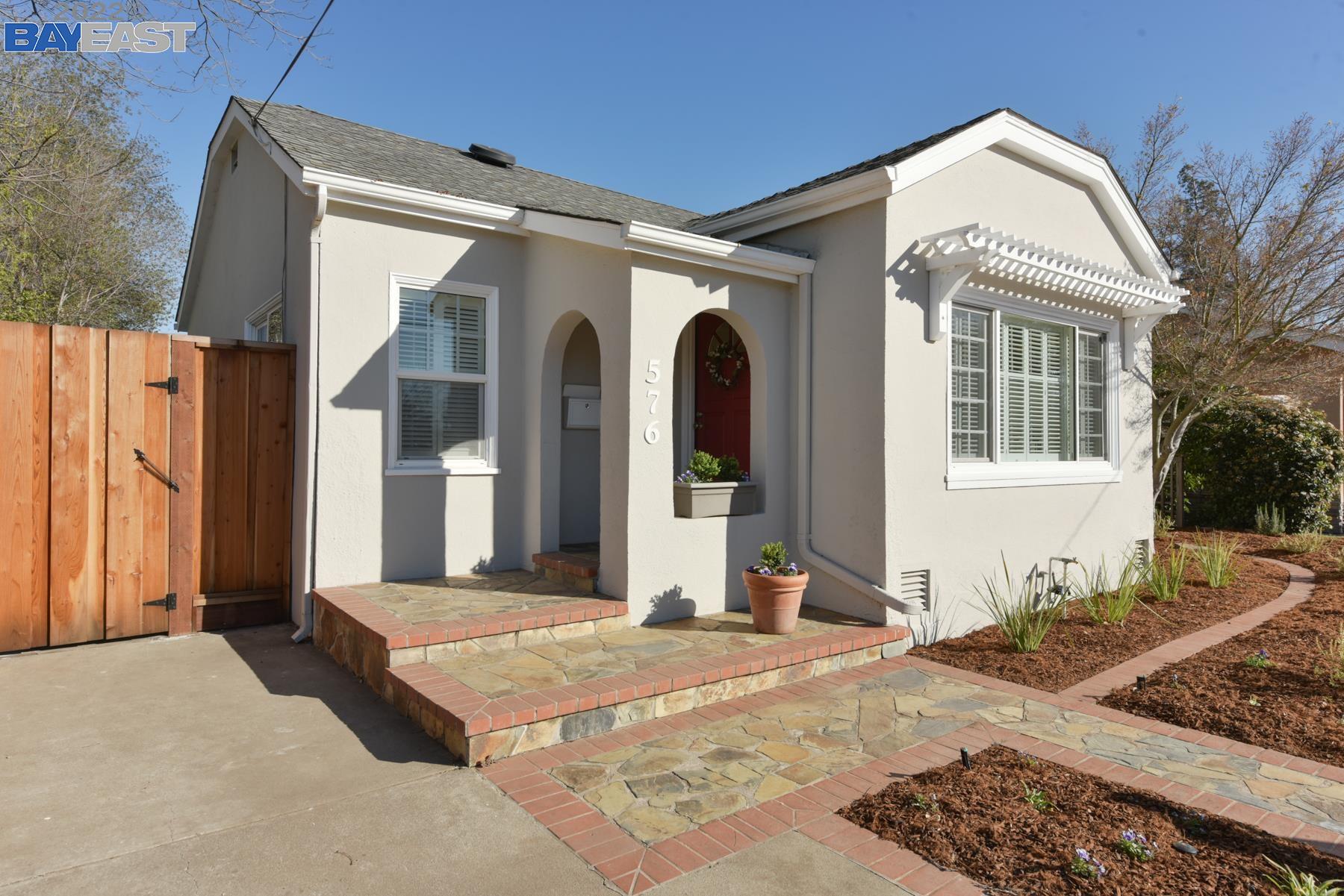 Detail Gallery Image 1 of 1 For 576 Mitchell Ave, San Leandro,  CA 94577 - 3 Beds | 1 Baths