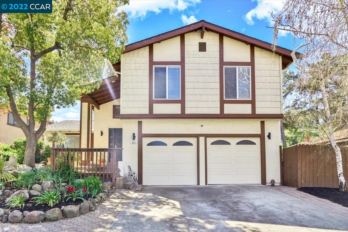 Photo of 984 Center Ave in Martinez, CA